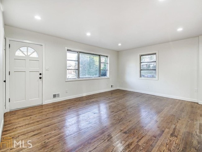 Building Photo - 2224 Golden Dawn Dr SW