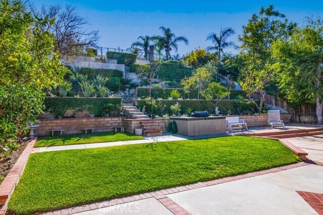 Foto del edificio - 25272 Via De Anza