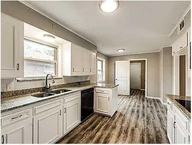 Building Photo - 6826 Kingsbury Dr