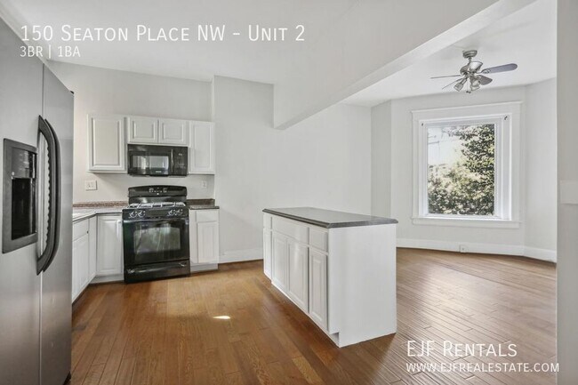 Foto del edificio - Unique Spacious Three Bedroom Apartment in...