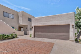 Building Photo - 3037 E Rose Ln