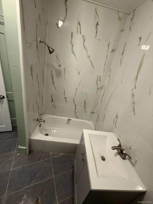 Building Photo - 10 Church Ave