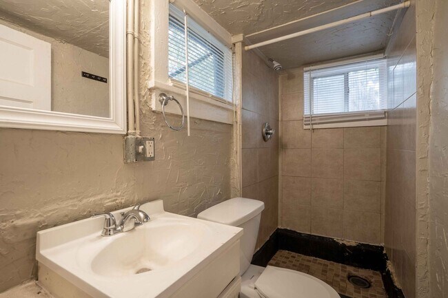 Foto del edificio - W Easton Ct Duplex