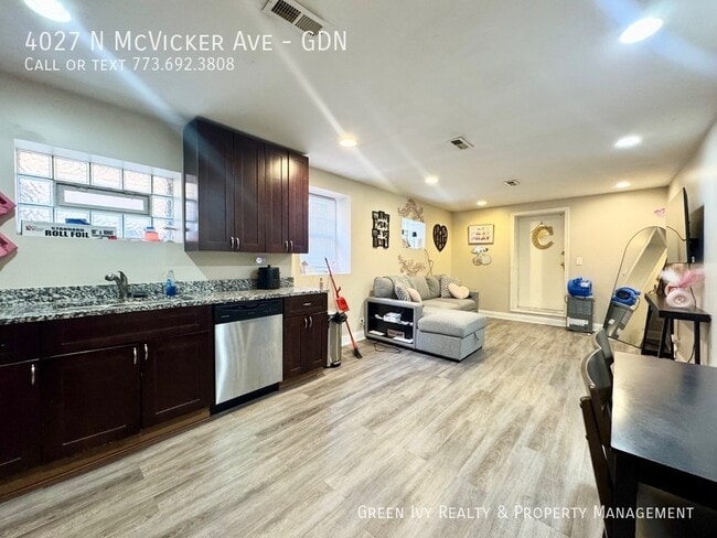 Foto del edificio - 4027 N McVicker Ave