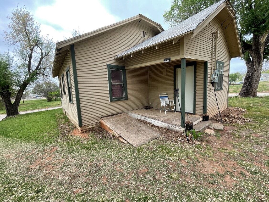 Building Photo - 1801 E Park Pl
