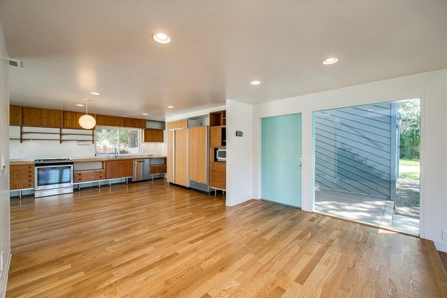 Building Photo - 2424 Odle Pl