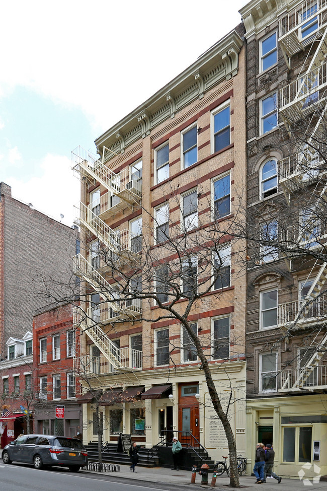 Foto del edificio - 351-353 W Broadway