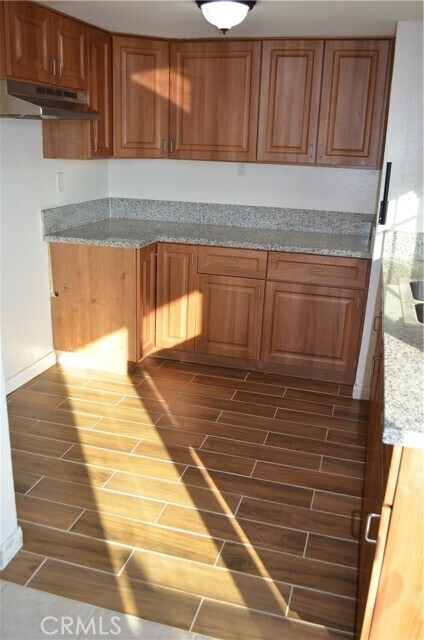 Foto del edificio - 9040 Cypress Ave