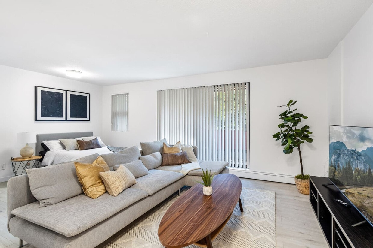 Photo principale - 1190 W 10th Ave