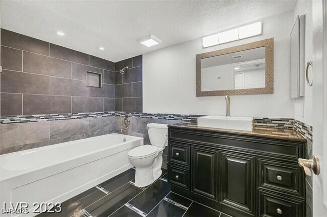 Foto del edificio - 231 W Horizon Ridge Pkwy