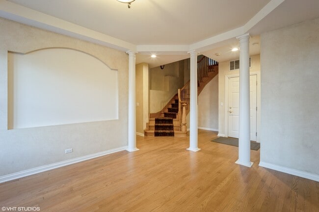 Building Photo - 2032 Valor Ct