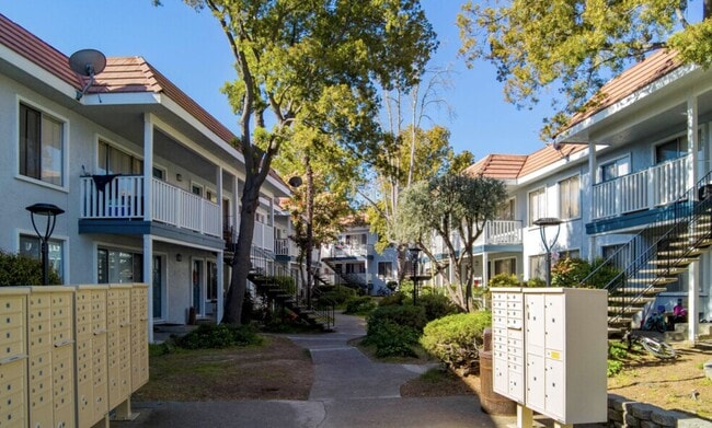 Interior Photo - Del Coronado Apartments