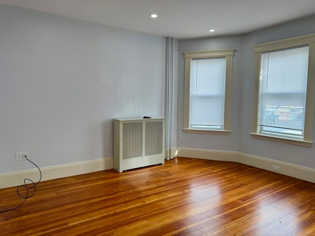 Foto del edificio - 38 Hawthorn Ave