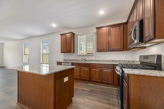 Building Photo - 240 Seven Pnes Dr