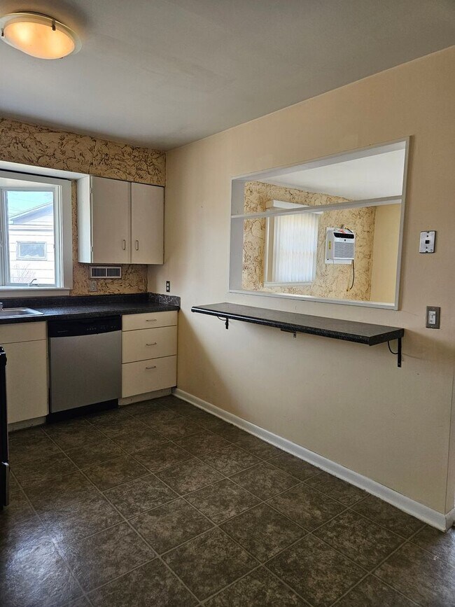 Foto del edificio - 2 BEDROOM | 1 BATH | GARAGE | SOUTH