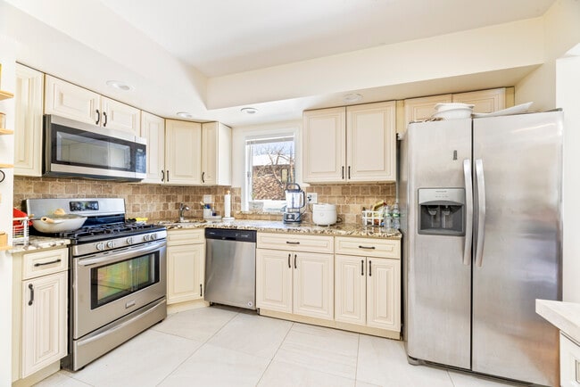 Photo - 446 Roedel Pl House