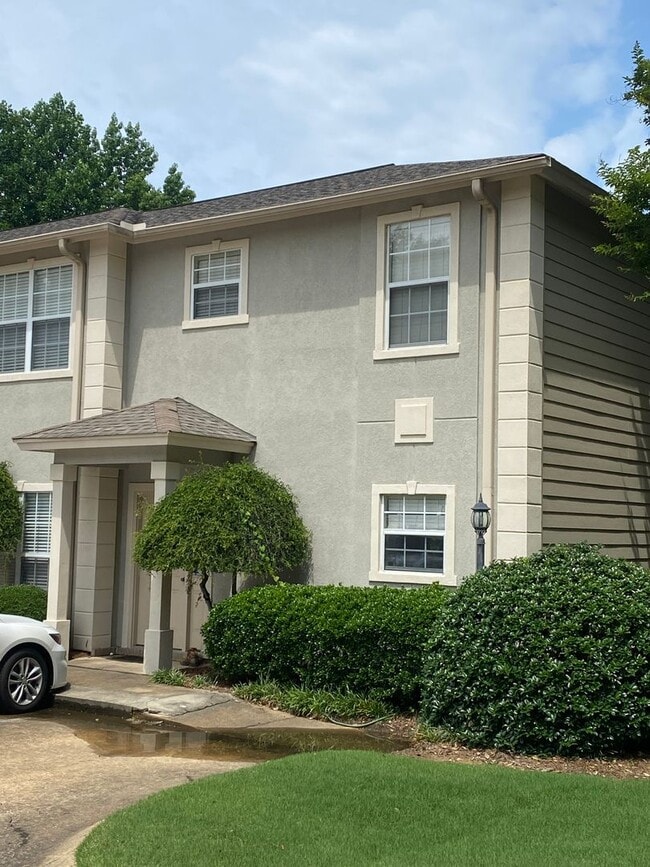 Building Photo - 2109 Harris Dr