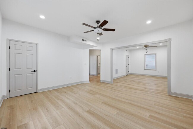 Building Photo - 123 S Berkley Square