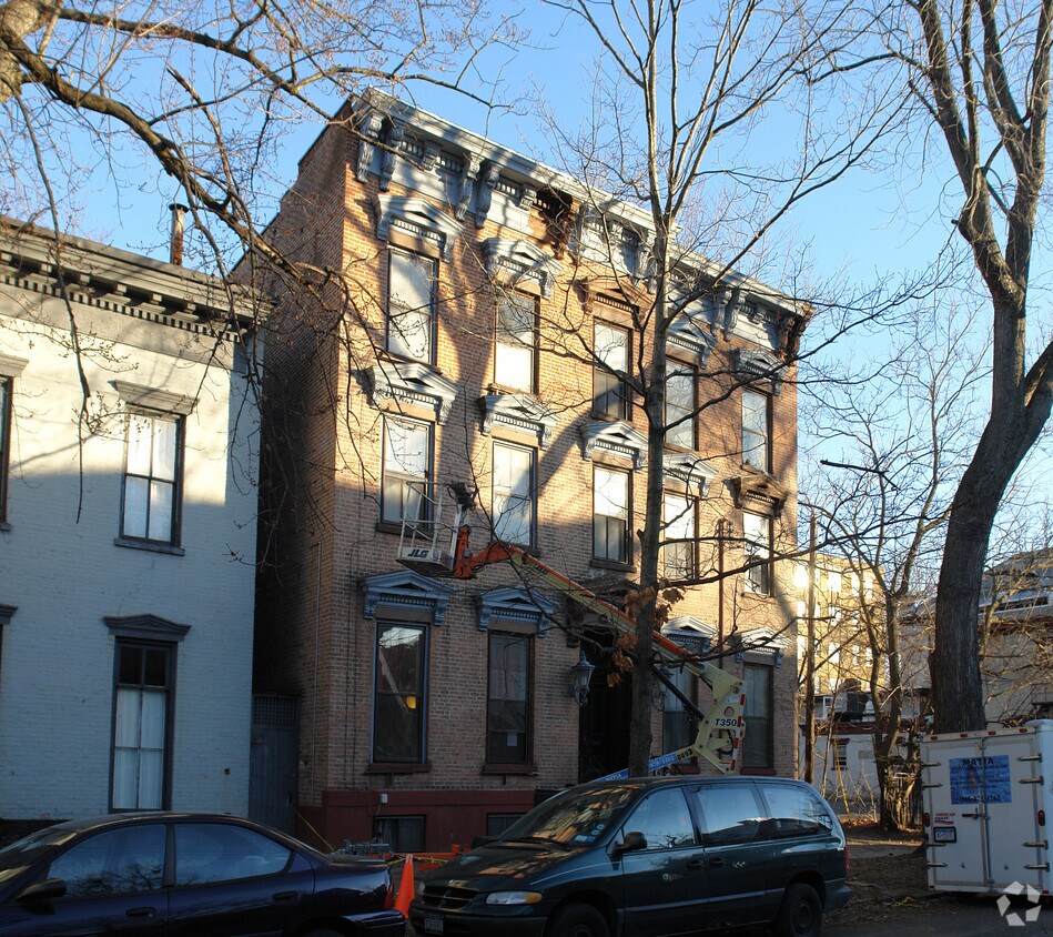 Building Photo - 9 Union St