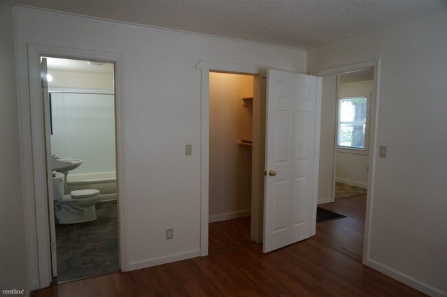 Foto del edificio - 1 br, 1 bath Duplex - NJ-4210/12 Chouteau ...