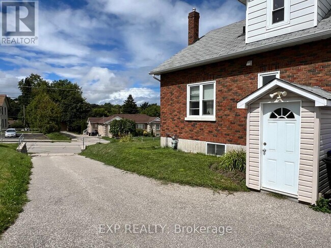 Photo du bâtiment - 205 Simcoe Rd
