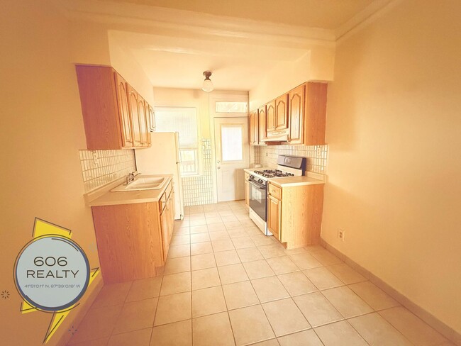 Building Photo - 4919 W Berteau Ave