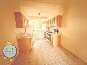 Building Photo - 4919 W Berteau Ave