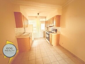 Building Photo - 4919 W Berteau Ave