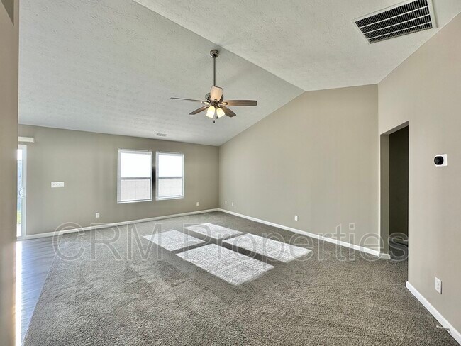 Building Photo - 417 Ariel Dr