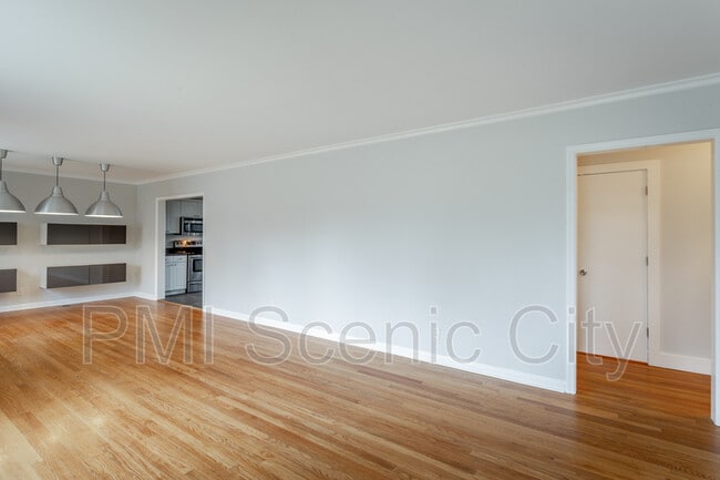 Building Photo - 512 Acorn Ct