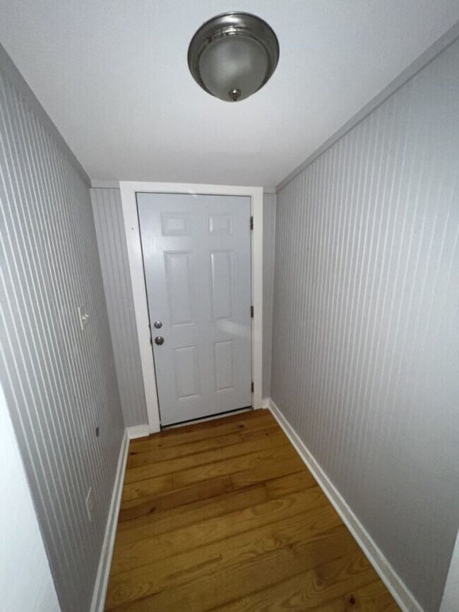 Foto del edificio - 3-Bedroom Home with Hardwood Floors & Open Living Space – Deposit Alternative Available!