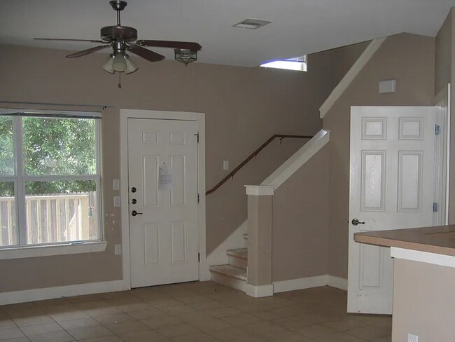 ENTERENCE - 505 Delmar Ave