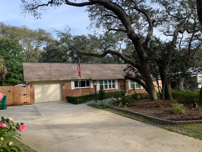 Building Photo - 538 Pocahontas Dr