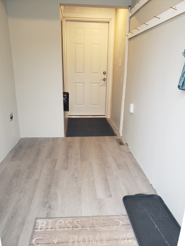 REAR ENTRANCE - 378 Washington Ave