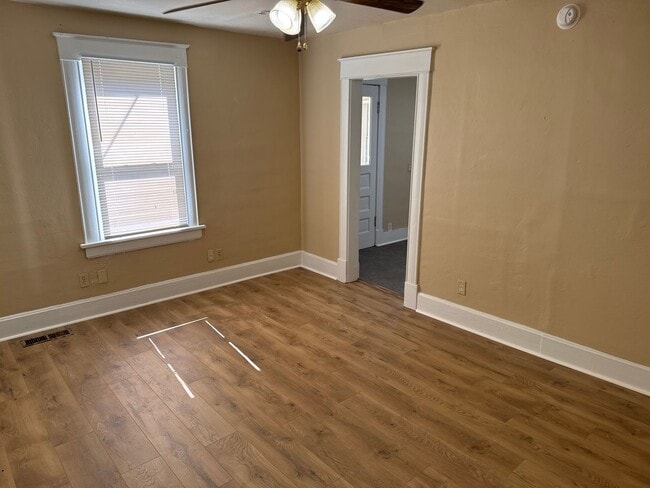 Building Photo - Great 2 Bedroom 1 Bathroom House $750!