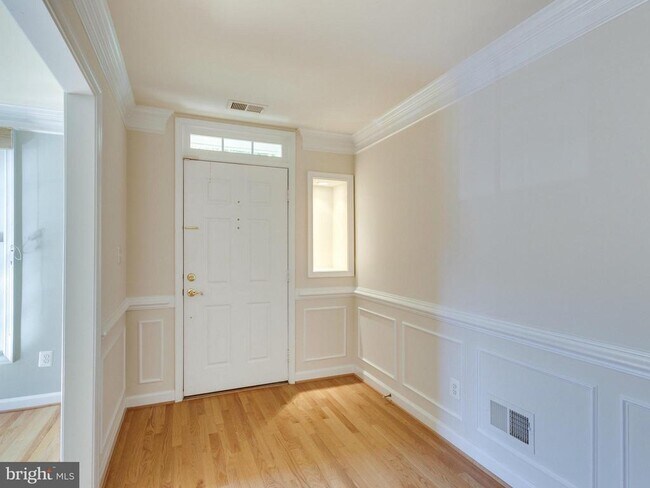 Building Photo - 8870 Ashgrove House Ln