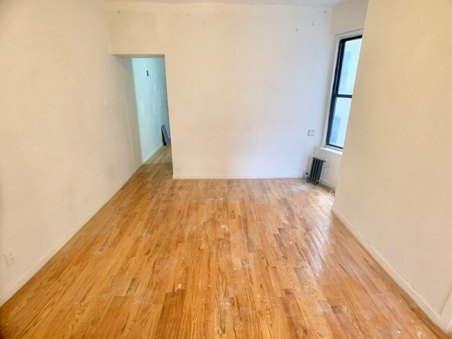 Building Photo - 527 W 135th St