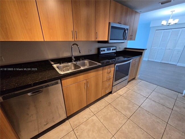Foto del edificio - 7501 E Treasure Dr