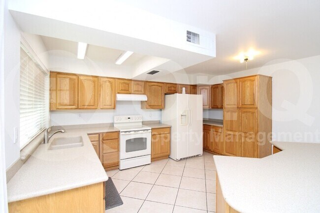 Building Photo - 13421 N 24th Ave