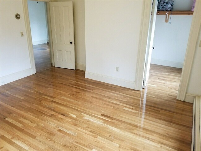 Foto del edificio - 348 Commercial St