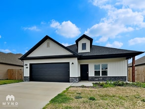Building Photo - 1041 Pebble Pass