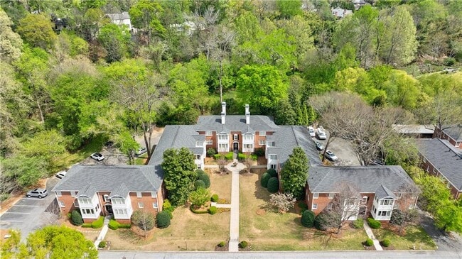 Foto del edificio - 115 Peachtree Memorial Dr NW