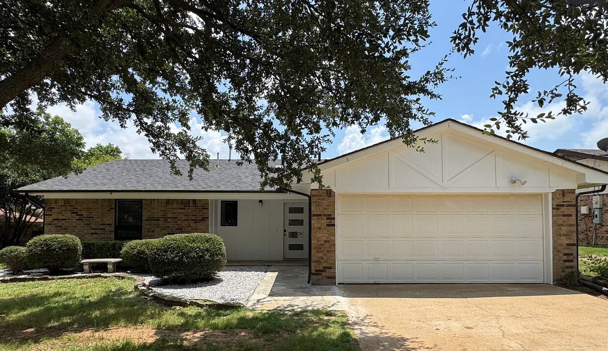 Foto principal - 2731 Kimberly Dr