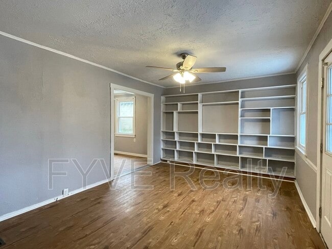 Building Photo - 1304 9th St