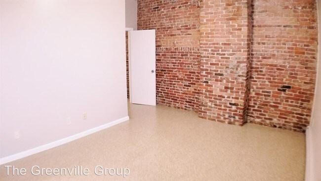 Building Photo - 32 Hartwell St