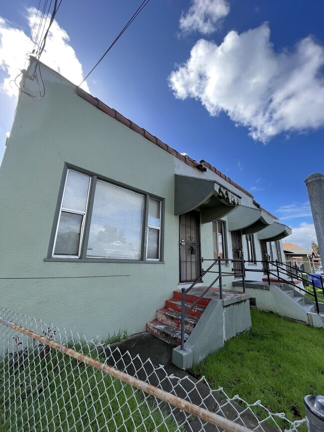 Building Photo - 2032 92nd Ave