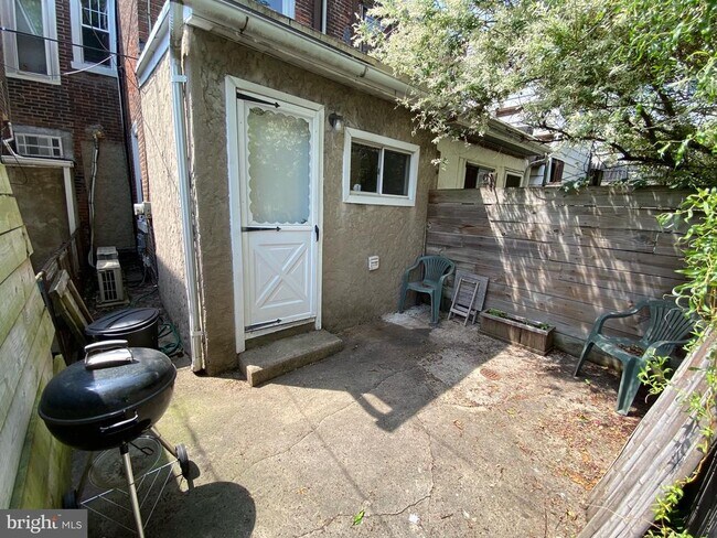 Foto del edificio - 879 N Myrtlewood St