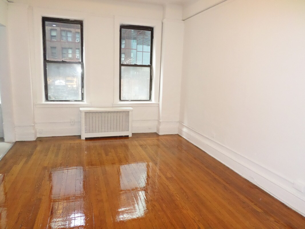 Primary Photo - 140 E 50th St