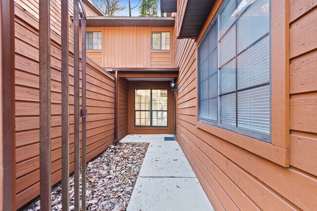 Foto del edificio - 5745 SW 10th Pl