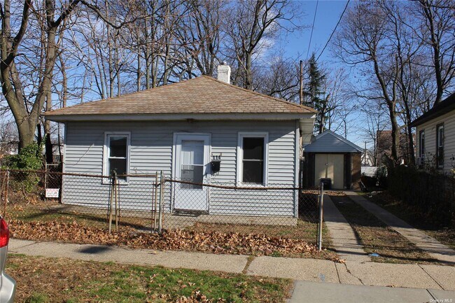 Building Photo - 114 Laurel Ave